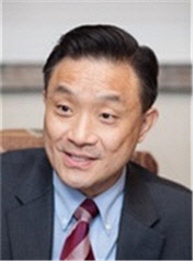 어윤일 경희사이버대학교 교수